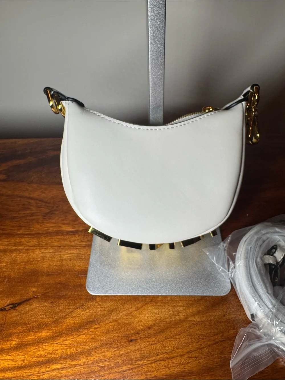 White Leather Mini Bag; No Brand - Picture 8 of 8